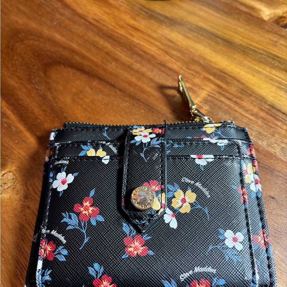 Steve Madden Black Floral Card Holder - Picture 3 of 4